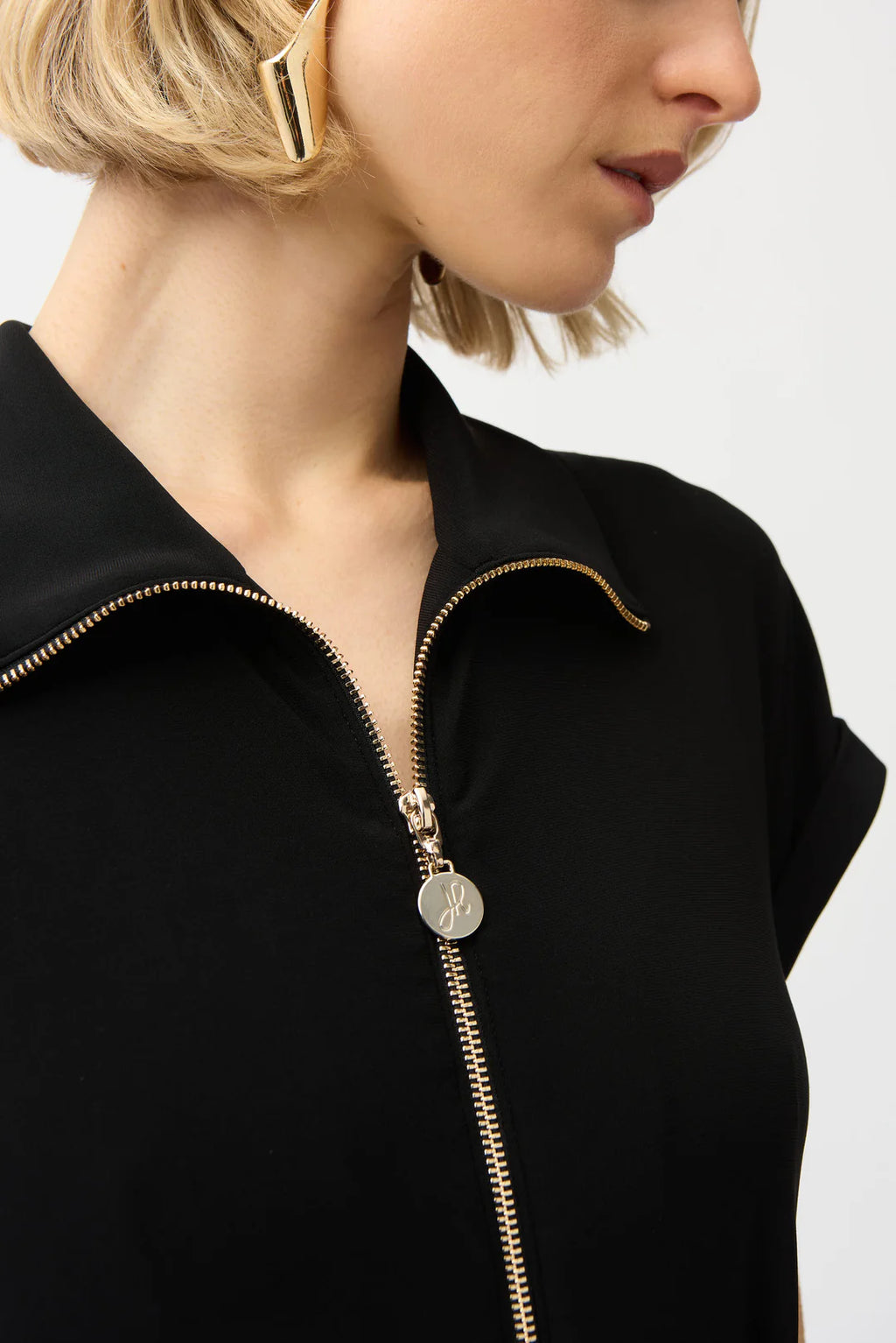 MONO NEGRO 261255