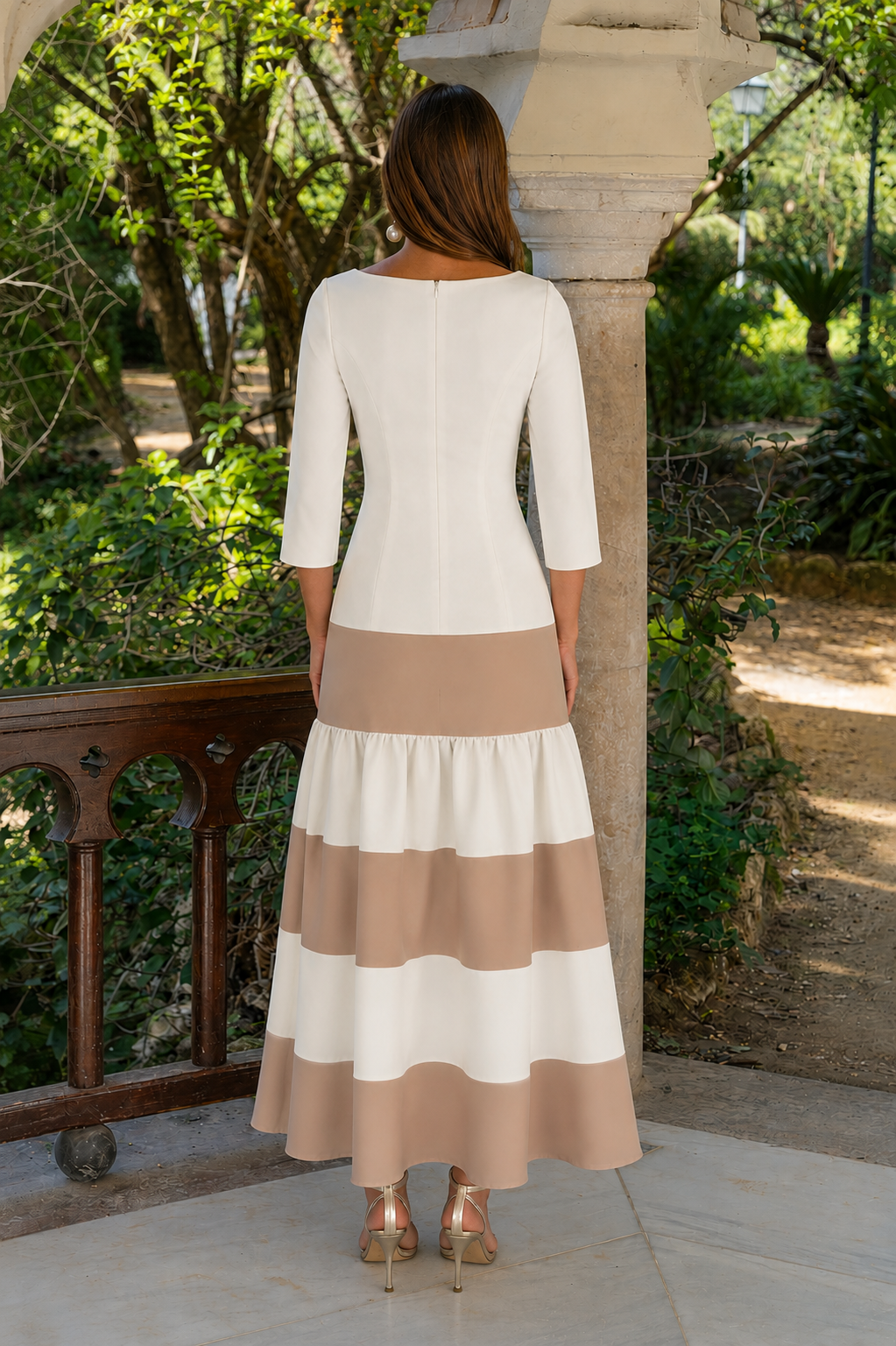 VESTIDO BEIGE Y BLANCO