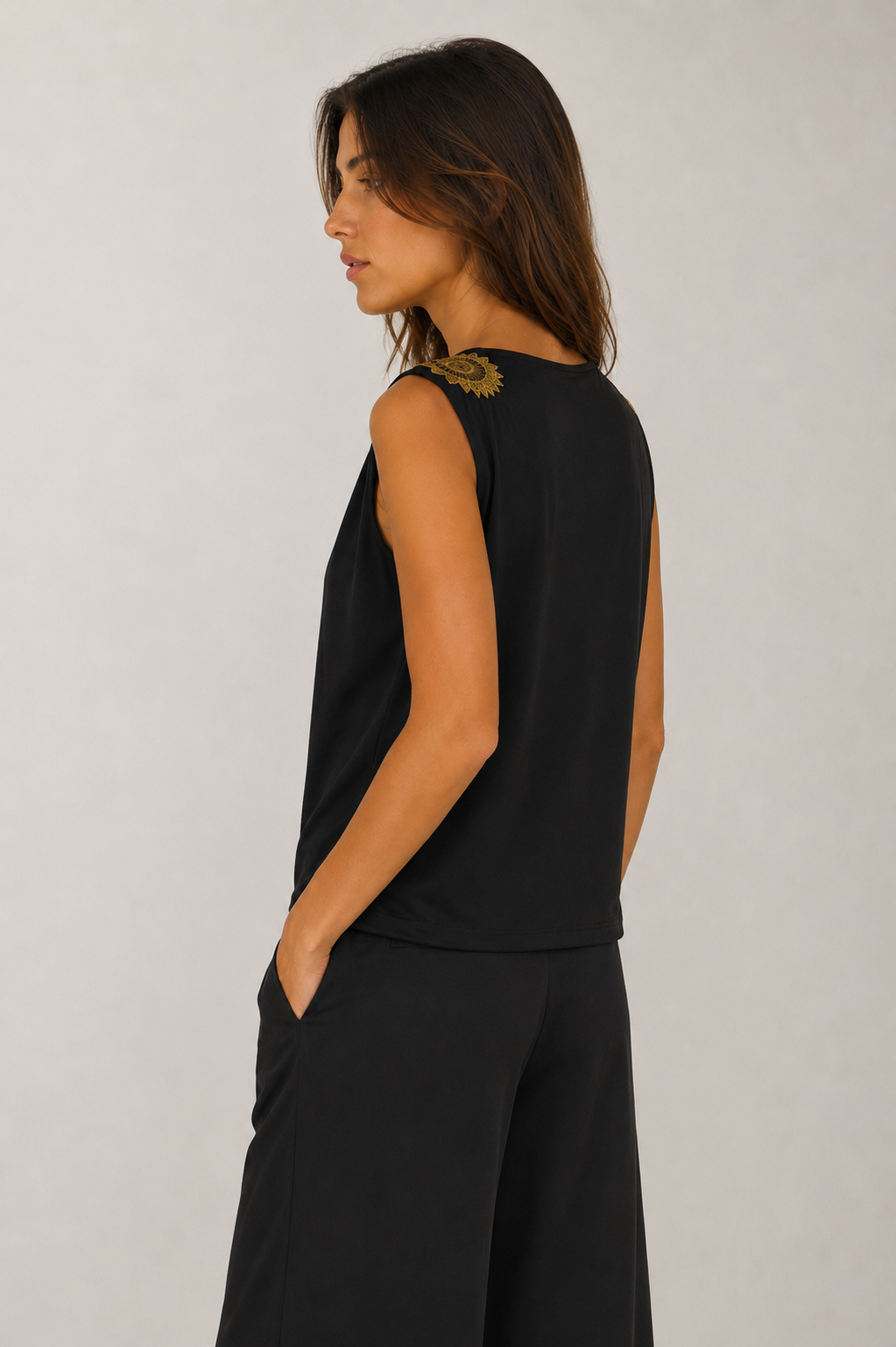 Camiseta negra soles